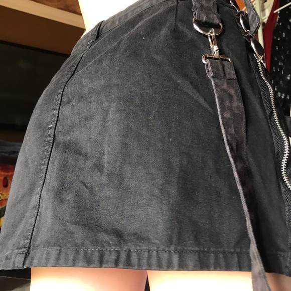 UNIQUE TRIPP NYC BLACK MINI SKIRT - Picture 5 of 5